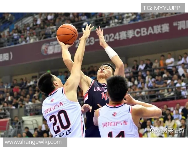 上海队与广东队激战正酣谁将成为本赛季的冠军之争焦点 上海队与广东队激战正酣谁将成为本赛季的冠军之争焦点