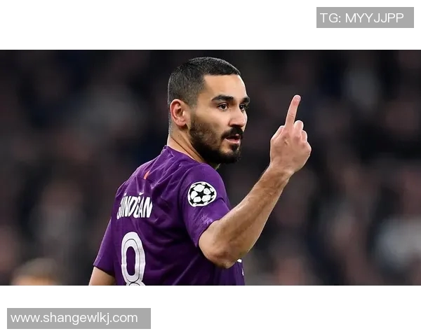 京多安引领新潮流球场内外的多面手与足球的未来之星